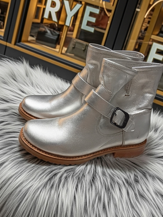 Frye Shoes - New Frye Veronica Silver Metallic Leather Ankle Flex Boots with Buckle Size 7.5